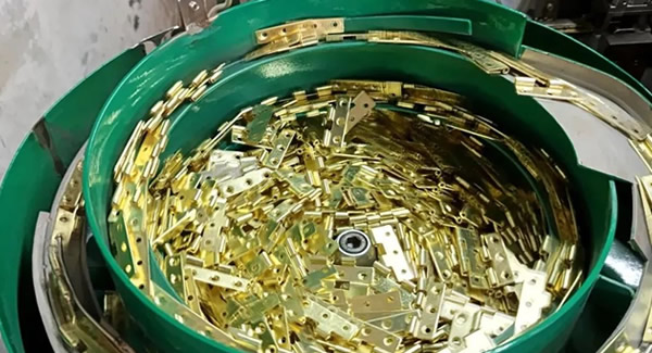 探秘合頁(yè)組裝自動(dòng)化，小零件背后的大科技 |廣有五金&東莞合頁(yè)?