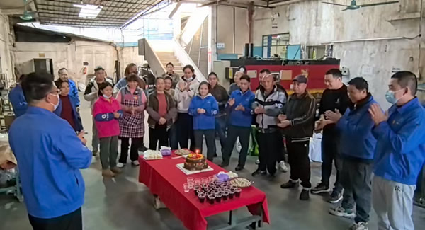 共筑溫馨生日會，凝聚和諧企業(yè)情|廣有五金&東莞合頁?