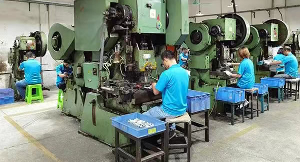 選合頁(yè)別糾結(jié)！廣有合頁(yè)閉眼入|廣有五金&東莞合頁(yè)?