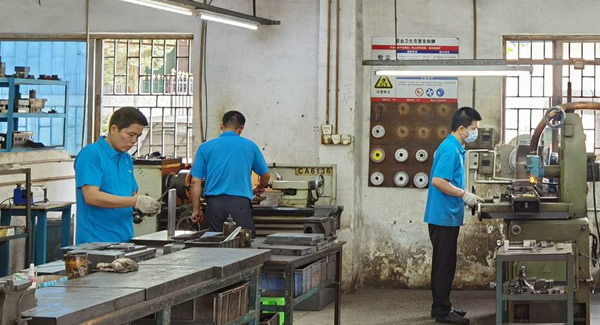 “平、直、順”重塑長合頁連接標準，賦能精密設(shè)備高效開合|廣有五金&東莞合頁