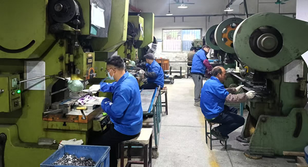 廣有五金火了！阿里實(shí)拍揭秘：好合頁(yè)是這樣造出來(lái)的|廣有五金&東莞合頁(yè)?